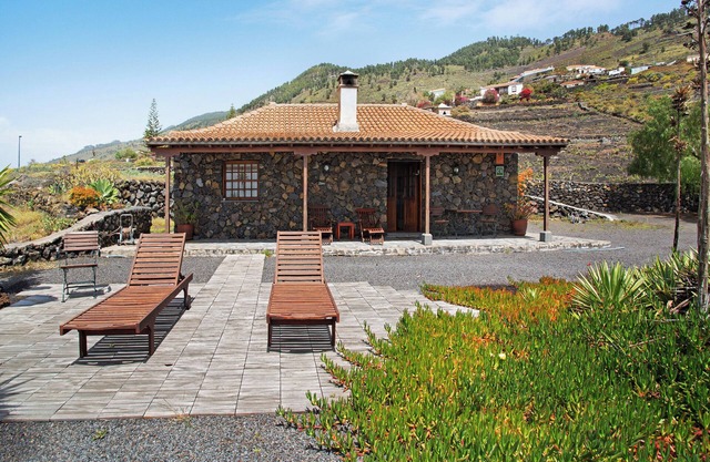 Vacation Rental 'Casa Rural Los Llanos Negros' with Sea View, Garden & Wi-Fi