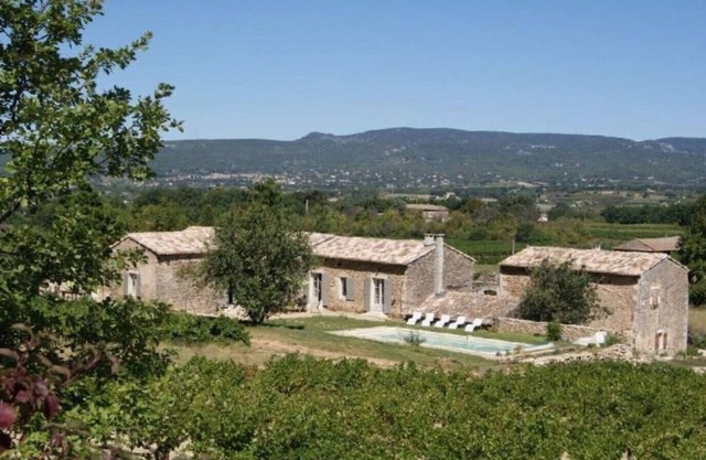 Vacation rental house with pool OPPEDE LS2-114