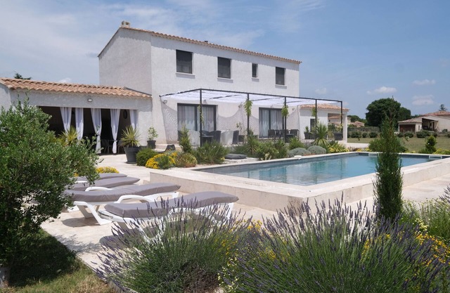 Vacation rental house with pool ARLES LS3-432