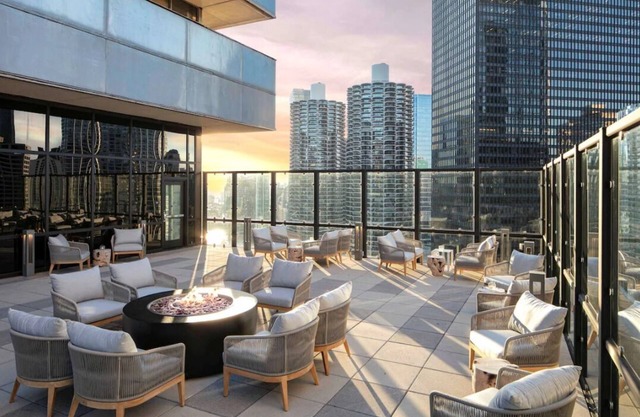 Vacation Starts Here! Near Chicago Riverwalk and The River Theater, Pets Allowed
