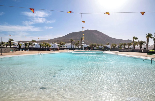 Vacation Studio 'El Palmeral' with Shared Pool, Wi-Fi and Air Conditioning