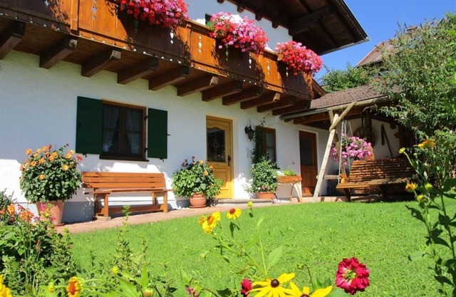 Vacation w. Home garden, 2 bedrooms, dog on request - Haus Florian Lory