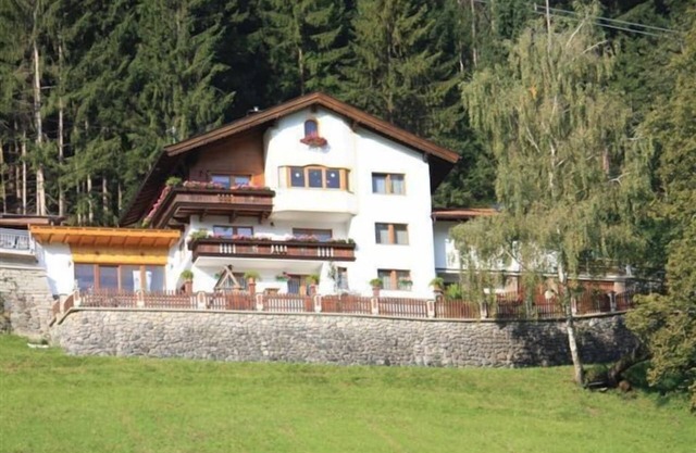Vacations in the mountainsIn the ZillertalDirectly on the valley runFamily-friendly