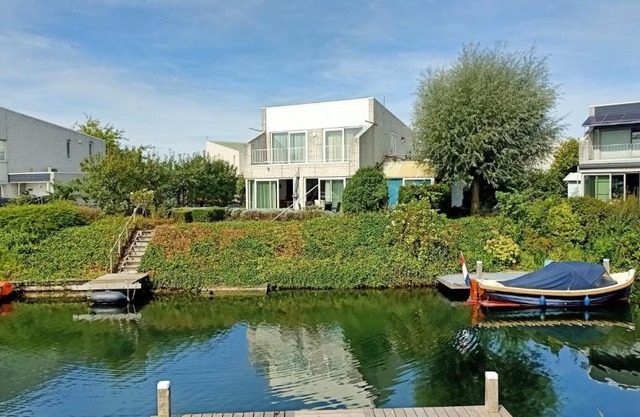 Vakantiehuis met eigen aanlegsteiger