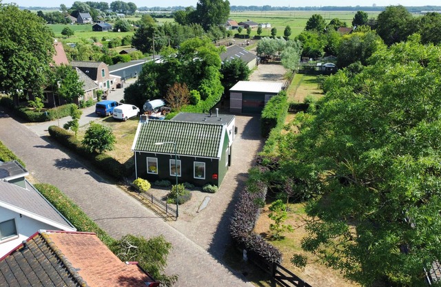 Vakantiehuis 't Hofje Nabij Dorpscentrum en Strand