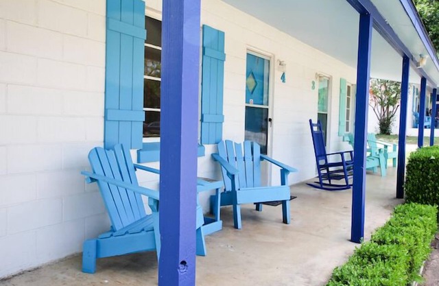 Valentine Lakeside Pet-friendly Cabin 5