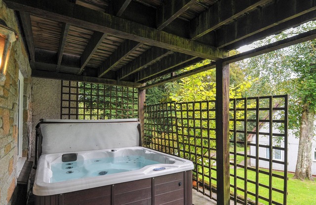 VALLEY LODGE 32, pet friendly, country holiday cottage in Callington
