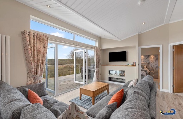 Valley View Lodge - Luxury Lodge, Hot Tub, Close to Beach