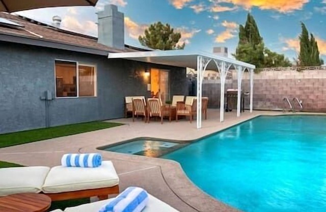 Valley View - Remodeled Home w Pool, Spa, and More