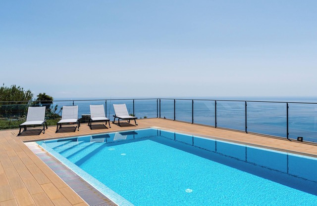 Valley View-Villa with heated pool and sauna