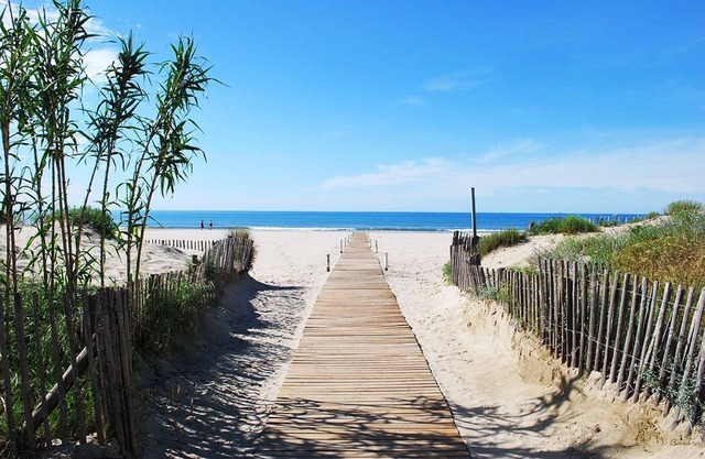 Vanderbilt Beach- 2 Bedroom 2 full Bath- Steps to beach- Corner BALCONY UNIT