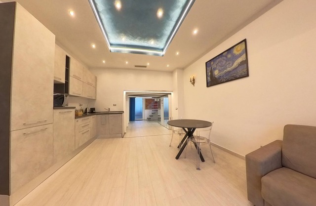 Vangogh Casa Vacanze - Affari A 100mt MM1 Gorla Lingue Parlate Inglese -italiano