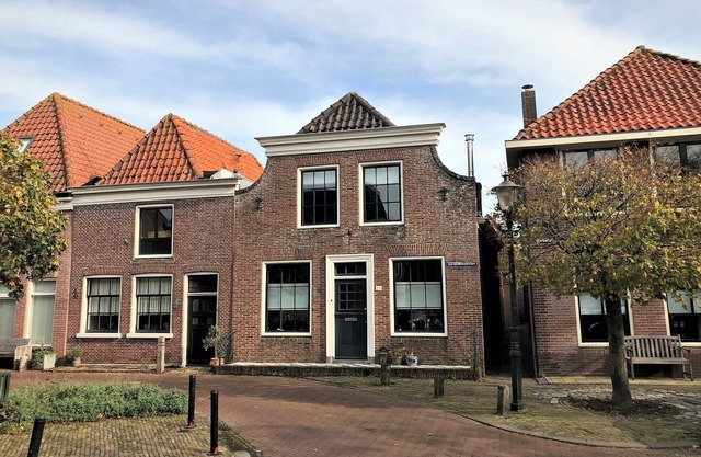 VanGogh House Medemblik, historic vacation home in old town, with fireplace