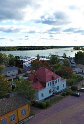 Vanha Kanttorila ,Huone B pohjakerroksessa
