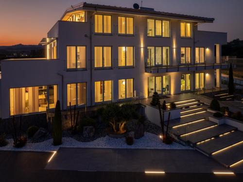 Vanity Tail Luxury Apartments