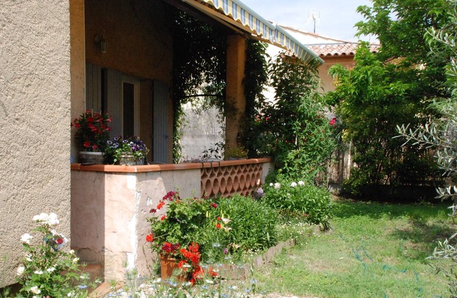 VAR large traditional villa of 120 M2 (10 minutes walk from the shops)