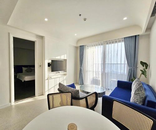 VARIA Apartment w Balcony & Oceanview Sunset Town