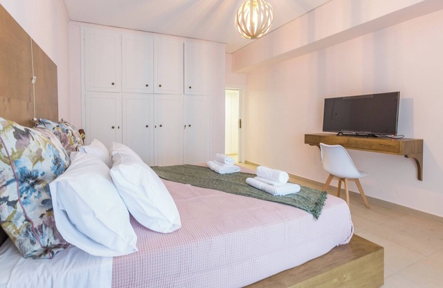 Varkiza Blue - 2bd apartment next to the beach