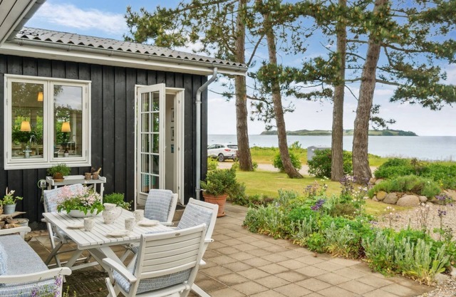 "Varma" - 25m from the sea by Interhome