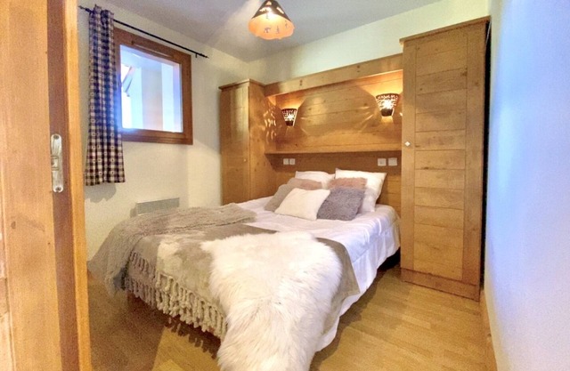 Vars Les Claux, at the foot of the slopes, T2 4* luxury residence with swimming pool