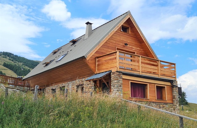 VARS LES CLAUX - LOWER CHALET 45m² ON THE SLOPES