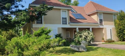 Vaste et confortable maison à la campagne