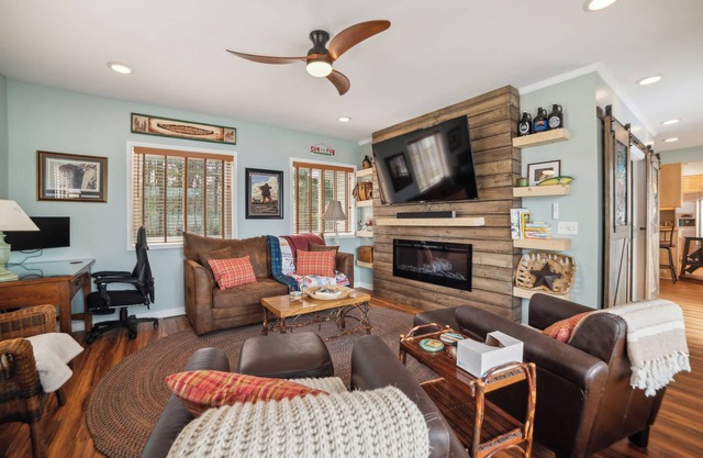 Vaughn Lake Escape: Autumn Colors & Tranquil Waters – Your Fall Retreat Awaits!