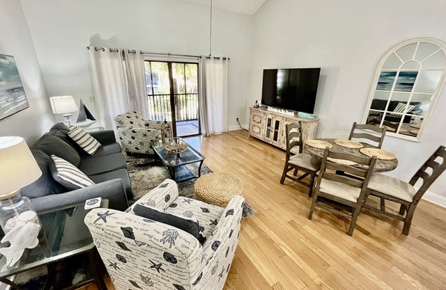 VDP 48 - Tropical lagoon views from this nicely updated 2 bedroom unit.