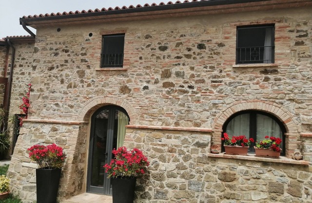 Vecchio Casale Quercetino: Tuscany Vacation rentals 7pl countryside, park, pool