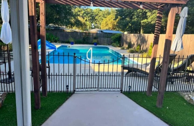 Vega Vacation Spacious 3 BR w/king beds+pool