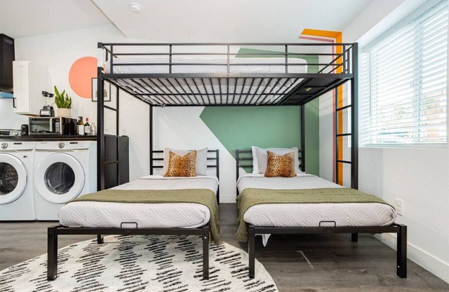 Vegas Hideaway: Private Modern Comfort Near Strip