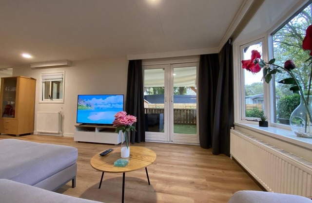 Veluwe Holidays - Private Chalet With Barrel Sauna - Community Swimming Pool