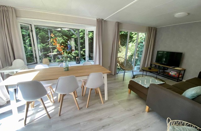 Veluwe Vakanties Chalet With Private Garden and Sauna - Community Swimming Pool