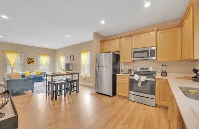VELVET CHIC 2 bed/1 bath - Near FUSE and Downtown