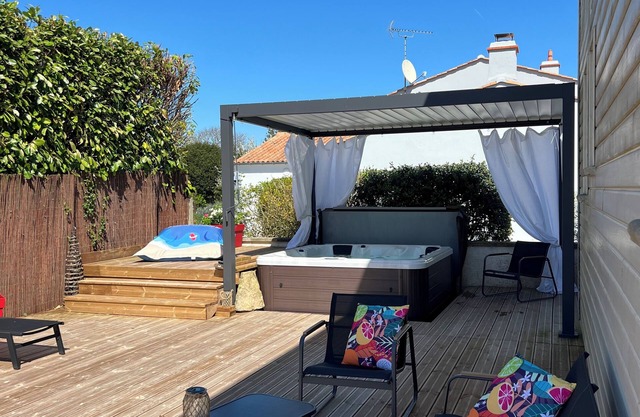 Vendée getaway: large house with spa and terrace 10 minutes from the sea