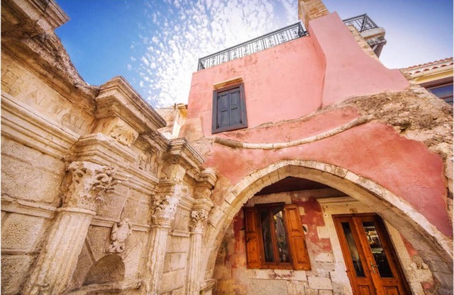 Venetian Rimondi Fountain Mansion - Built In 1626