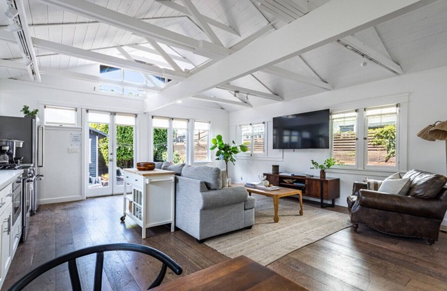 Venice 2BR - Ocean Walk - Stunning Outdoor Space!