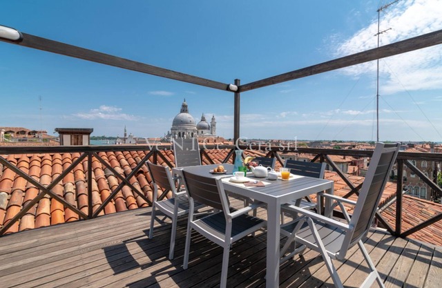 VeNICe Cera Poli Grappa Suite
