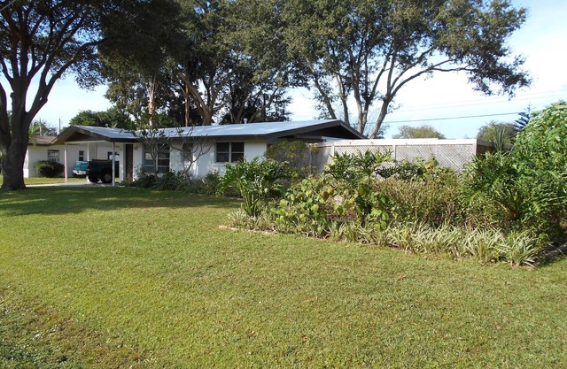 Venice Gardens Getaway- Spacious Grounds- HEATED Pool-Hot Tub- Minutes To Beach