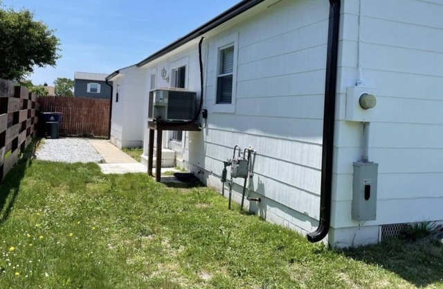 Ventnor Modern Beach Bungalow across from park...