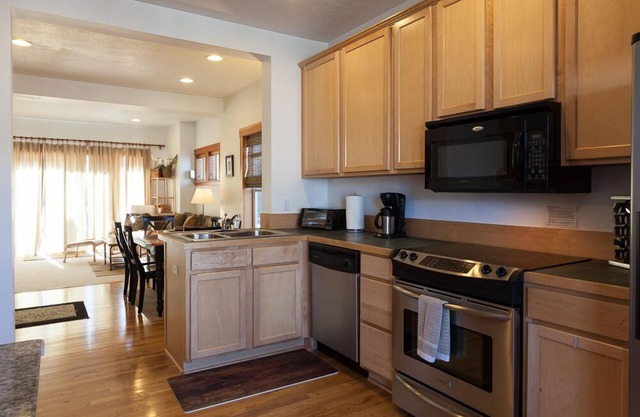 Venturi - Close to Downtown! Glimpses of the Columbia River and Mt. Adams, A/C