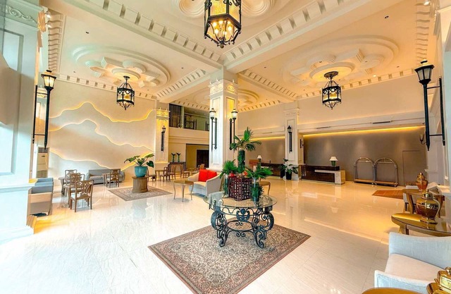 Vermillion Hotel