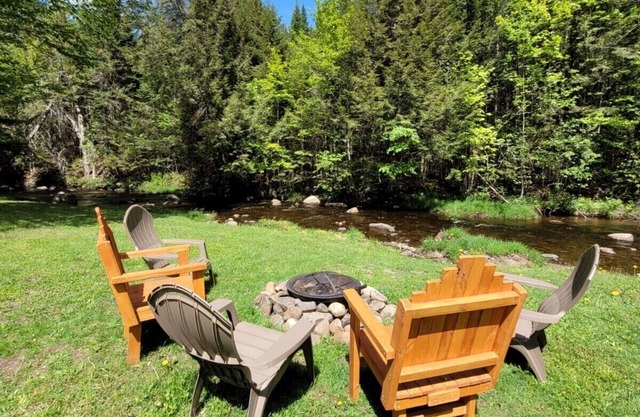 Vermont cabin on a brook close to White Mountains