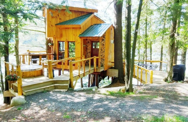 Vermont Tree Cabin on Walker Pond, private retreat