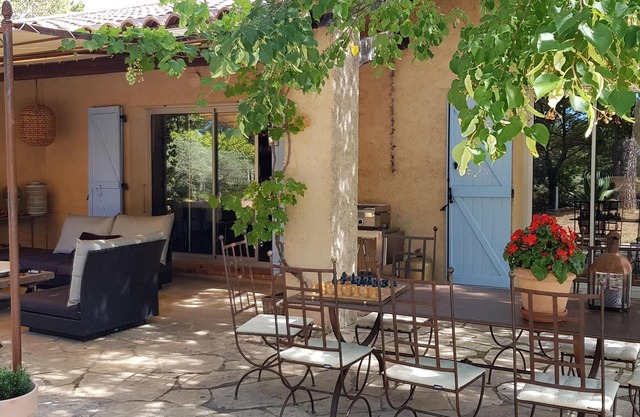 Very attractive detached villa with swimming pool