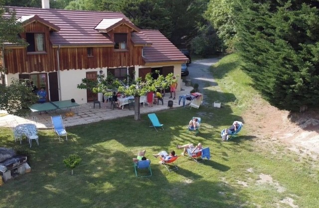 Very beautiful chalet at the edge of the lake of Serre Ponçon 10 people