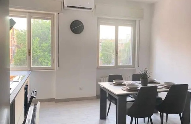 Very bright apartment in Milan