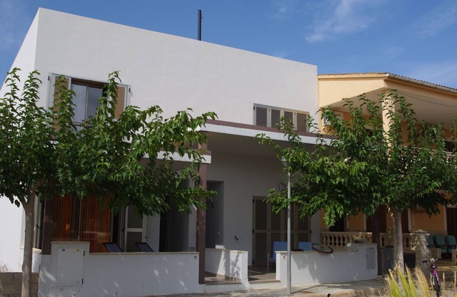 Very bright house with private pool 300m from the sea.