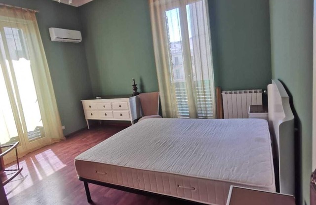 Very central three-room apartment in a period building