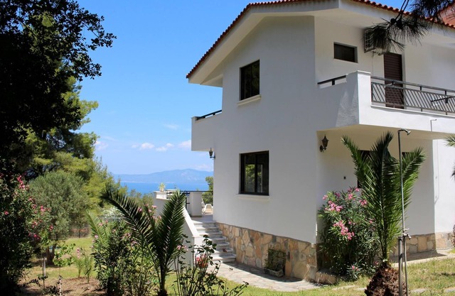 Very chic holiday house at the sea, terrace and garden, Wifi | Paliouri, Chalkid